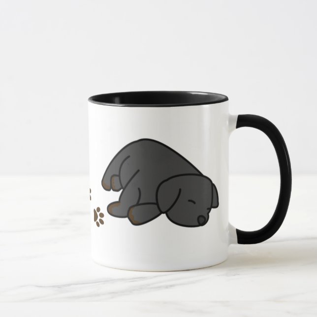 Tasse noire somnolente de chiot de laboratoire (Droite)