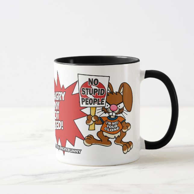 Tasse non amusée fâchée de lapin (Droite)