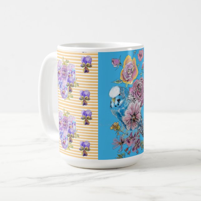 Tasse oiseaux floraux de perruche bleue rose peint (Devant gauche)