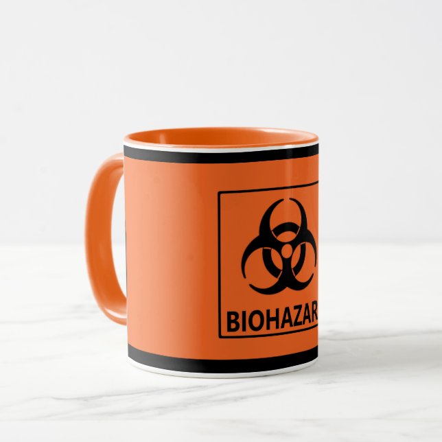 Tasse orange de "Biohazard" (Devant gauche)