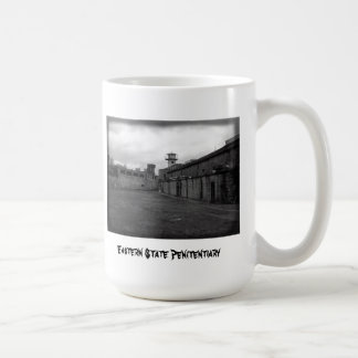 Tasse orientale de prison d'état