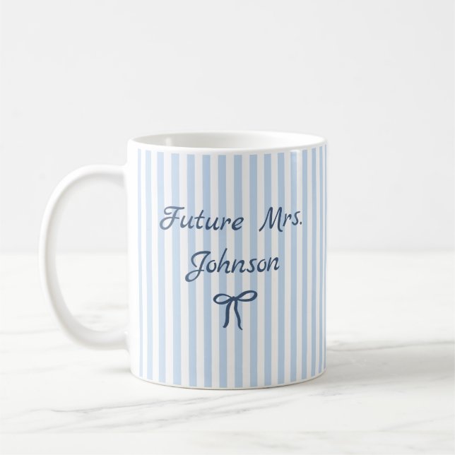 Tasse personnalisée Future Mrs rayée pour les fian (Gauche)