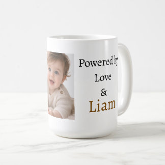 Tasse photo personnalisée avec un nom et 'Alimenté