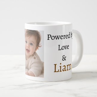 Tasse photo personnalisée avec un nom et 'Propulsé