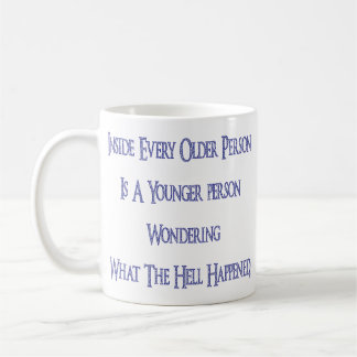 Tasse plus ancienne de obtention drôle