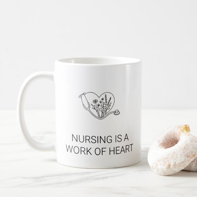 Tasse pour infirmière avec fleurs mignonnes « Le m (Avec donut)