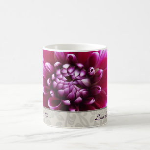 Tasse pourpre de dahlia de Fuschia