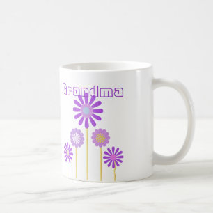 Tasse pourpre de fleurs pour la grand-maman