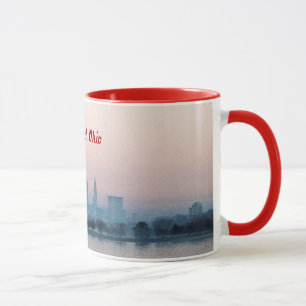 Tasse rose de Cleveland OH de coucher du soleil