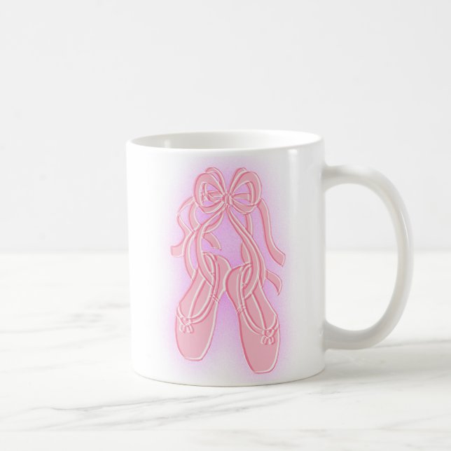 Tasse rose de pantoufles de ballet (Droite)