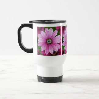 Tasse rose de voyage de marguerite