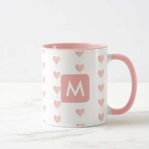 tasse rose féminine avec son initiale (personnage 
