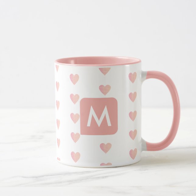 tasse rose féminine avec son initiale (personnage  (Droite)