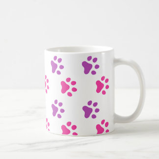 Tasse rose/pourpre mignonne d'empreintes de pattes