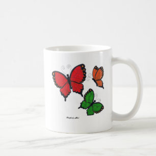 Tasse rouge, orange et verte de papillons