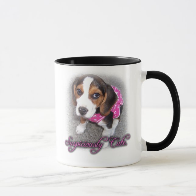 Tasse soupçonneusement mignonne de beagle (Droite)