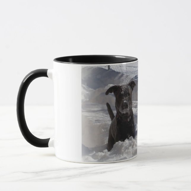 Tasse Terrier Pit Bull à Nez Bleu dans la Neige (Gauche)