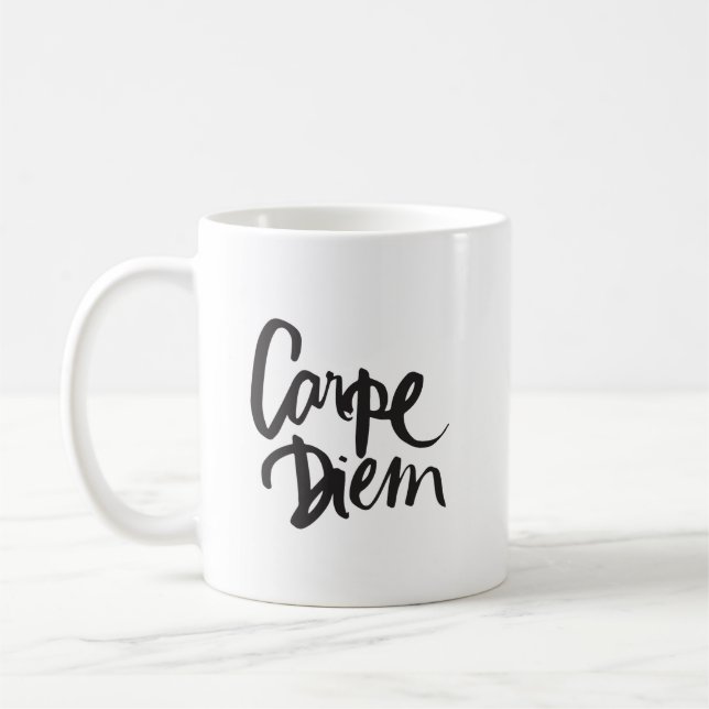 Tasse typographique de citation de Carpe Diem (Gauche)