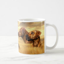 Tasse unique Rhodesian Ridgeback dans la savane