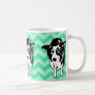 Tasse verte monochromatique de Chevron border