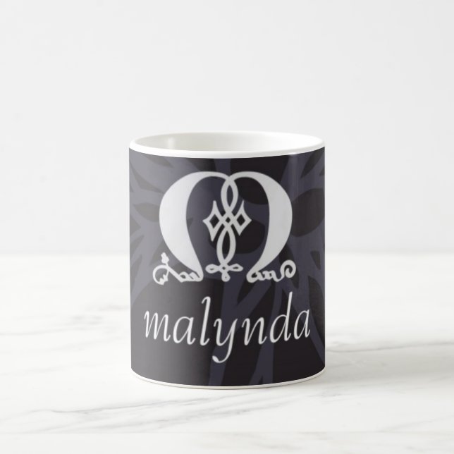 Tasse vigoureuse de logo de Malynda (Centre)