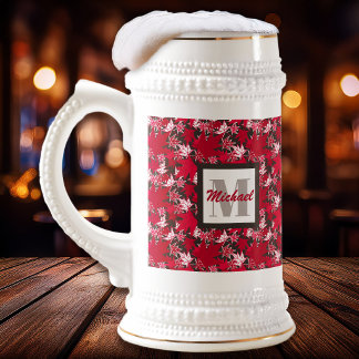 Tasses à bière avec feuilles d'érable sur fond de