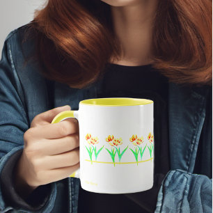 Tasses avec texte et tulipes jaunes