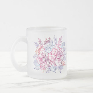 Tasses avec un bouquet de fleurs