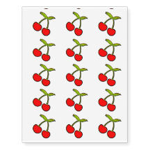 Tatouages provisoires de cerises rouges par le