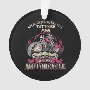 Tattoo Mom Biker ne sous-estime jamais la moto
