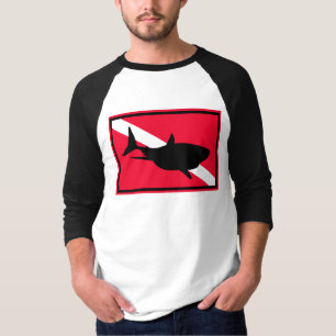 {Tba} Le T-shirt des grands de requin blanc de