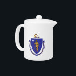 Teapot Drapeau D'État Du Massachusetts<br><div class="desc">Versez votre thé avec une touche de fierté Massachusetts en utilisant notre théière exclusive avec le drapeau du Massachusetts! Conçue pour allier élégance et fierté d’Etat, cette théière est plus qu’un simple élément de cuisine fonctionnel, c’est un hommage au riche patrimoine et à l’identité culturelle du Massachusetts. Le design saisissant...</div>