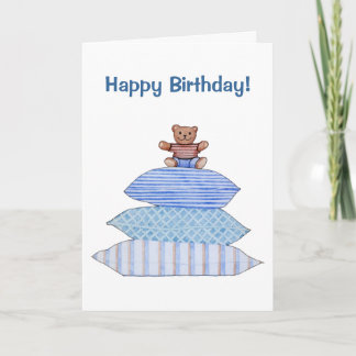 Teddy Bear sur les coussins Carte d'anniversaire