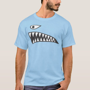 Teeth de requin et T-shirt oeil