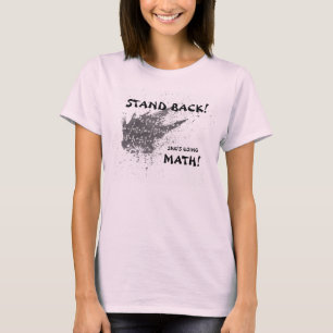 Tenez-de retour l'utilise le T-shirt de maths