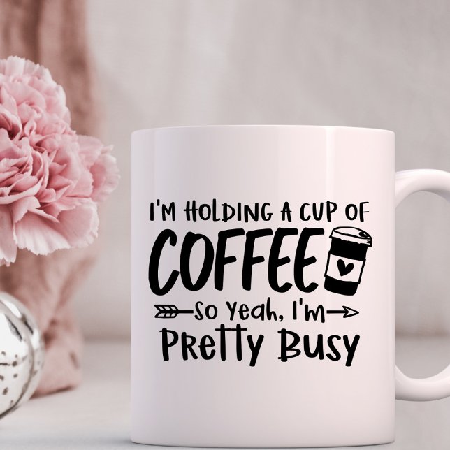 Tenir une coupe de café, je suis assez occupé Mug (Créateur téléchargé)