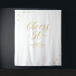 Tenture À 50 ans | Fête d'anniversaire des 50 ans en or<br><div class="desc">Cette tapisserie moderne est parfaite pour une fête d'anniversaire avec un thème de couleur or et blanc chic. Vos invités apprécieront de prendre une photo avec ce fond de fête sophistiqué et se souviendront de votre journée spéciale. Le design présente une typographie dorée "À 50 ans, Cheers" et des graphismes...</div>