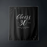 Tenture À la 30e année | 30e anniversaire noir et blanc<br><div class="desc">Cette tapisserie moderne est parfaite pour une fête d'anniversaire chic en noir et blanc. Vos invités apprécieront de prendre une photo avec ce fond de fête sophistiqué et se souviendront de votre journée spéciale. Le design présente une typographie élégante " À la 30e année " et des graphiques scintillants. Vous...</div>