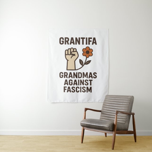 Tenture Affiche Grand-mères contre le fascisme (En situation)