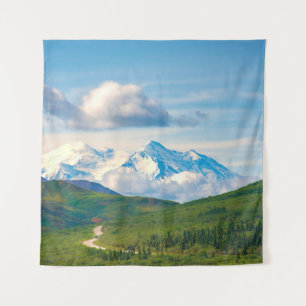 Tenture Avec ses immenses montagnes et entouré d'une merve