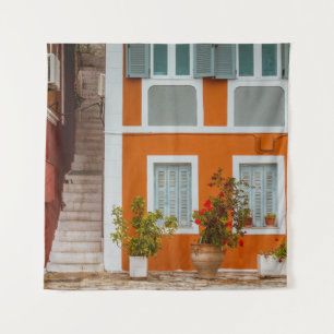 TENTURE BÂTIMENT EN BÉTON BLANC ET GRIS ORANGE