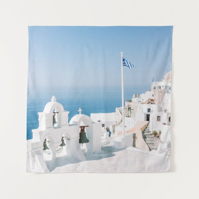 Tenture Bâtiment en béton blanc près du plan d'eau dans  (Devant)