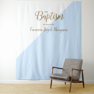 Tenture Bébé bleu, baptême moderne en toile de fond