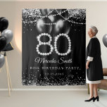 Tenture Bling Diamonds 80th Birthday Party Contexte<br><div class="desc">Ajoutez de la sophistication à votre célébration avec cette Elegant Diamonds 80th Birthday Party Contexte en noir et argent classique. Parfait pour 80 thèmes d'anniversaire pour les hommes comme pour les femmes, ce décor met en valeur les 80e idées de fête d'anniversaire Surprise ou un dîner élégant. Idéal pour les...</div>