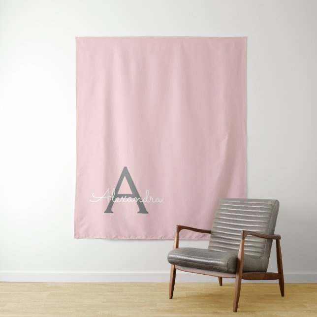 Tenture Blush Pink Grey Modern Script Girly Monogram (En situation)
