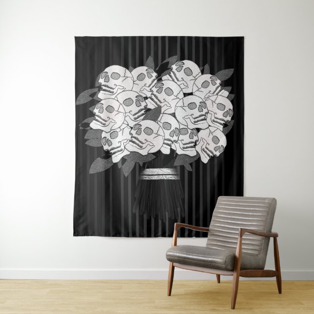 Tenture Bouquet de roses de crânes noir et blanc (En situation)