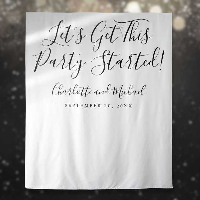 Tenture Cabine de photomaton à script noir et blanc pour d (Party Started Black and White Script Photo Booth Tapestry)