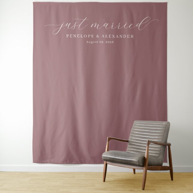 Tenture Calligraphie Mauve Élégant Juste Mariés (En situation)