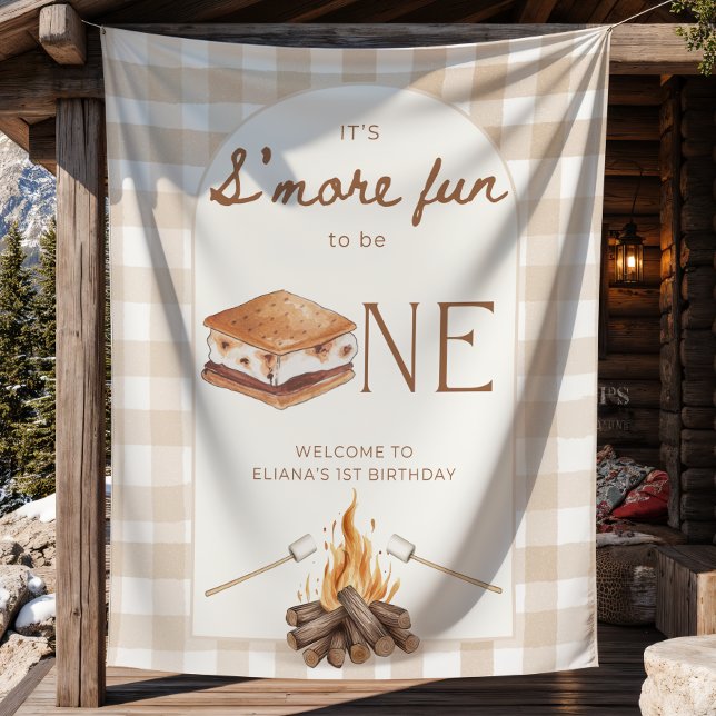 Tenture C'est encore plus amusant d'être une bannière de t (Personalized It's S'more Fun to Be One Birthday Tapestry Banner | Camping 1st Birthday Backdrop | Ca)