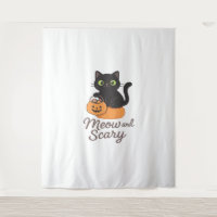 Chat noir malicieux avec yeux verts brillants sur 